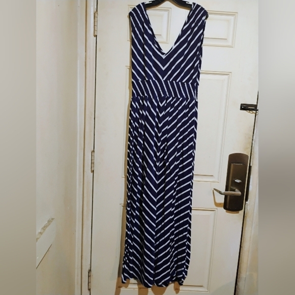 Torrid Size 1 Navy and White Striped Maxi Dress - Picture 2 of 4
